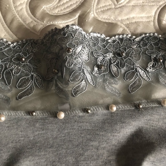Beautiful top, lace & pearl details    🌸🌸🌸 - Picture 2 of 5